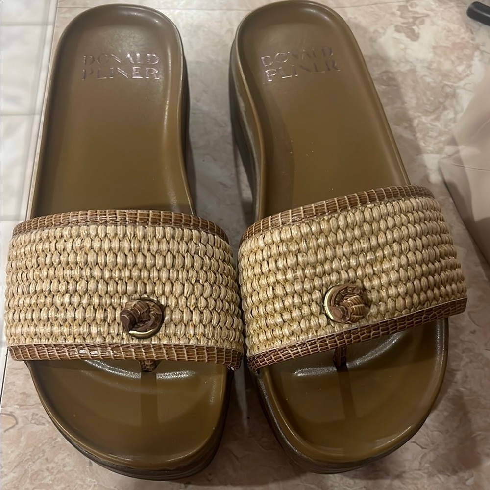 Donald J. Pliner Women's Tan Woven Slide Sandals